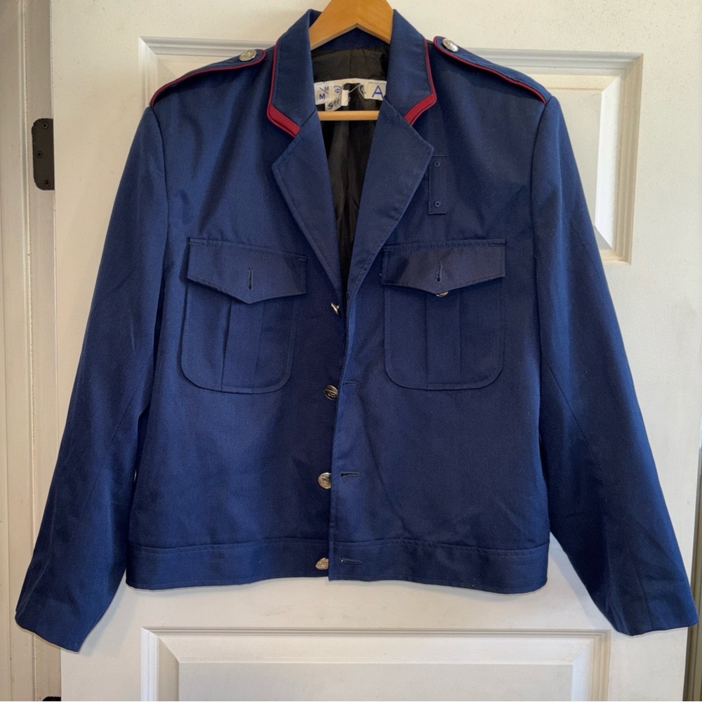 Disneyland Paris hotel M cast member uniform 90s Y2K ? Navy Blue Red Piping